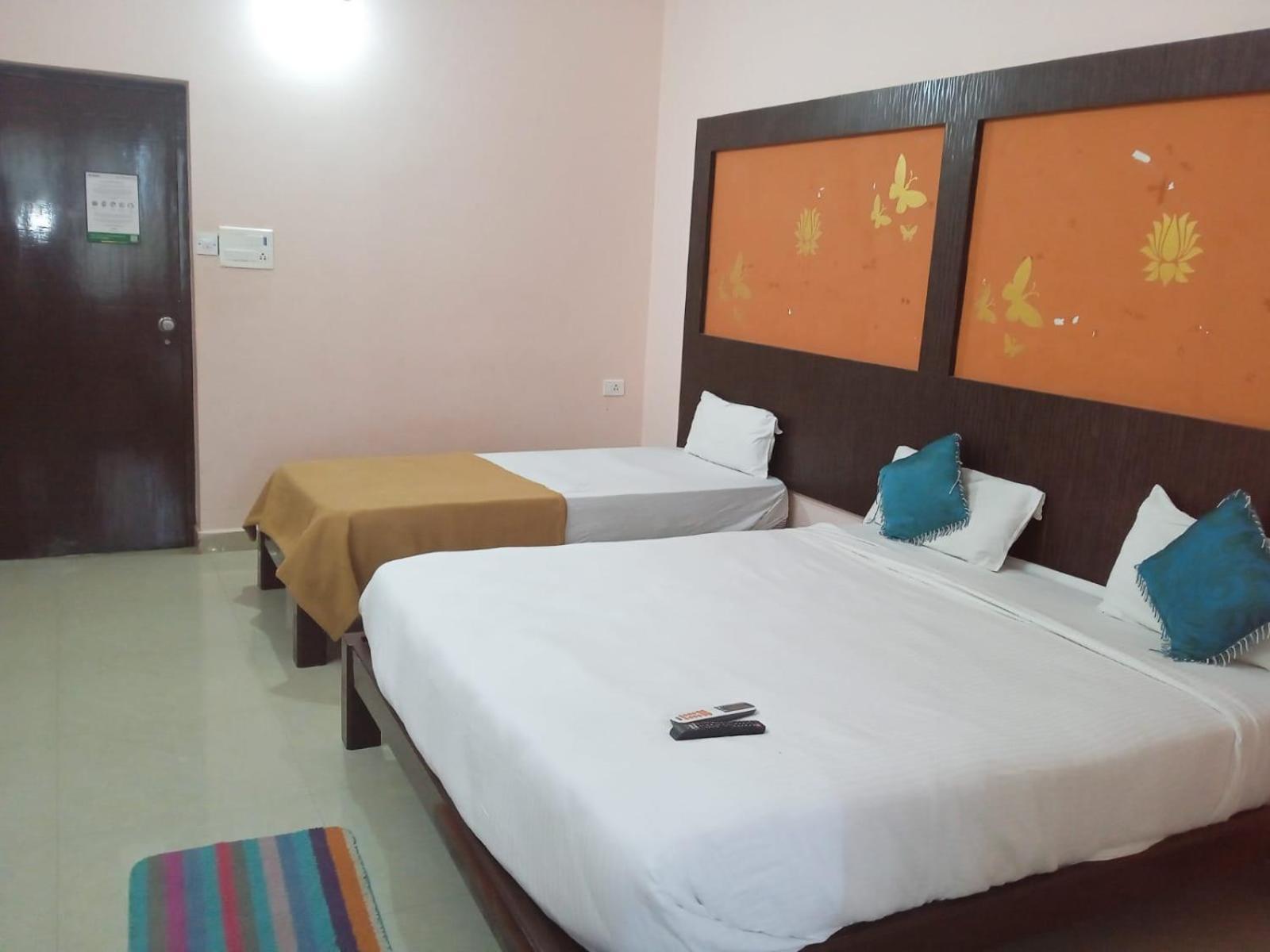 Grand Jp Inn Near 2 Km From Gundlupet Bus Stand 외부 사진