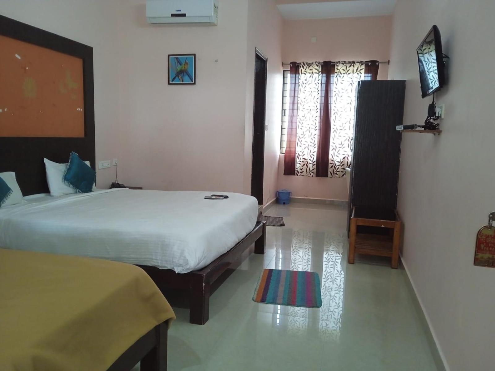 Grand Jp Inn Near 2 Km From Gundlupet Bus Stand 외부 사진