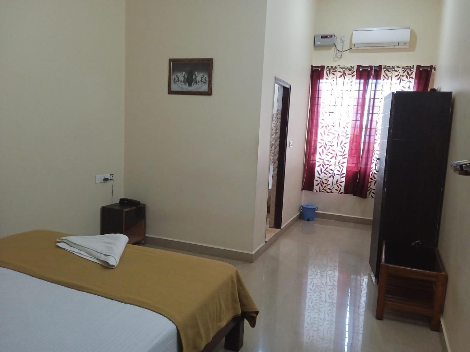 Grand Jp Inn Near 2 Km From Gundlupet Bus Stand 외부 사진