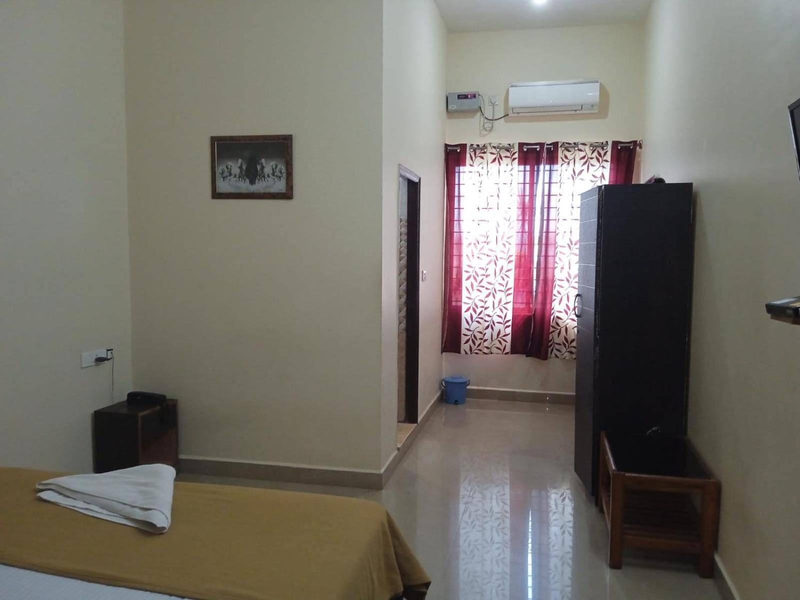 Grand Jp Inn Near 2 Km From Gundlupet Bus Stand 외부 사진